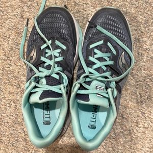 EUC Saucony guide iso 2 women's sz 9 W